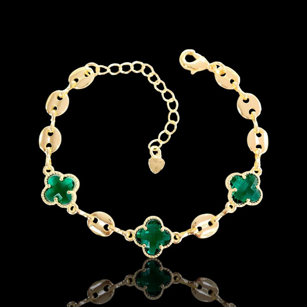 Elegant Gold and Green Clover Bracelet